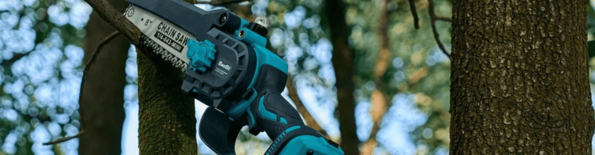 Do You Need a Pole Saw for Winter Yard Cleanup? A Practical Homeowner’s Guide - SeeSii