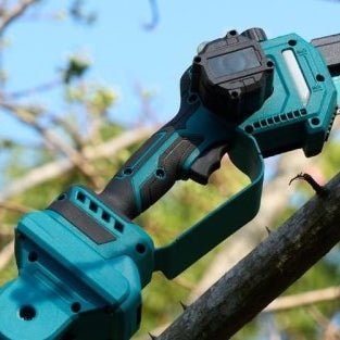 How to Trim Branches Near a House, Roof, or Fence with a Pole Saw - SeeSii